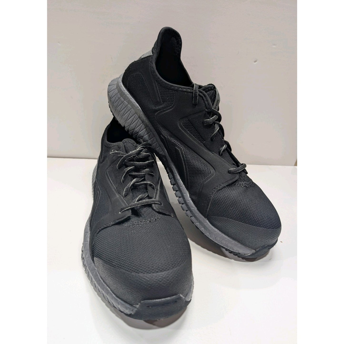 Men' Sz 10 Reebok RB-4064 Composite toe athletic work shoes Memory foam insoles